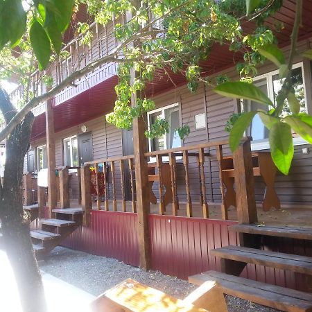 Guest House Yuzhnaya Palmira Pizunda Exterior foto