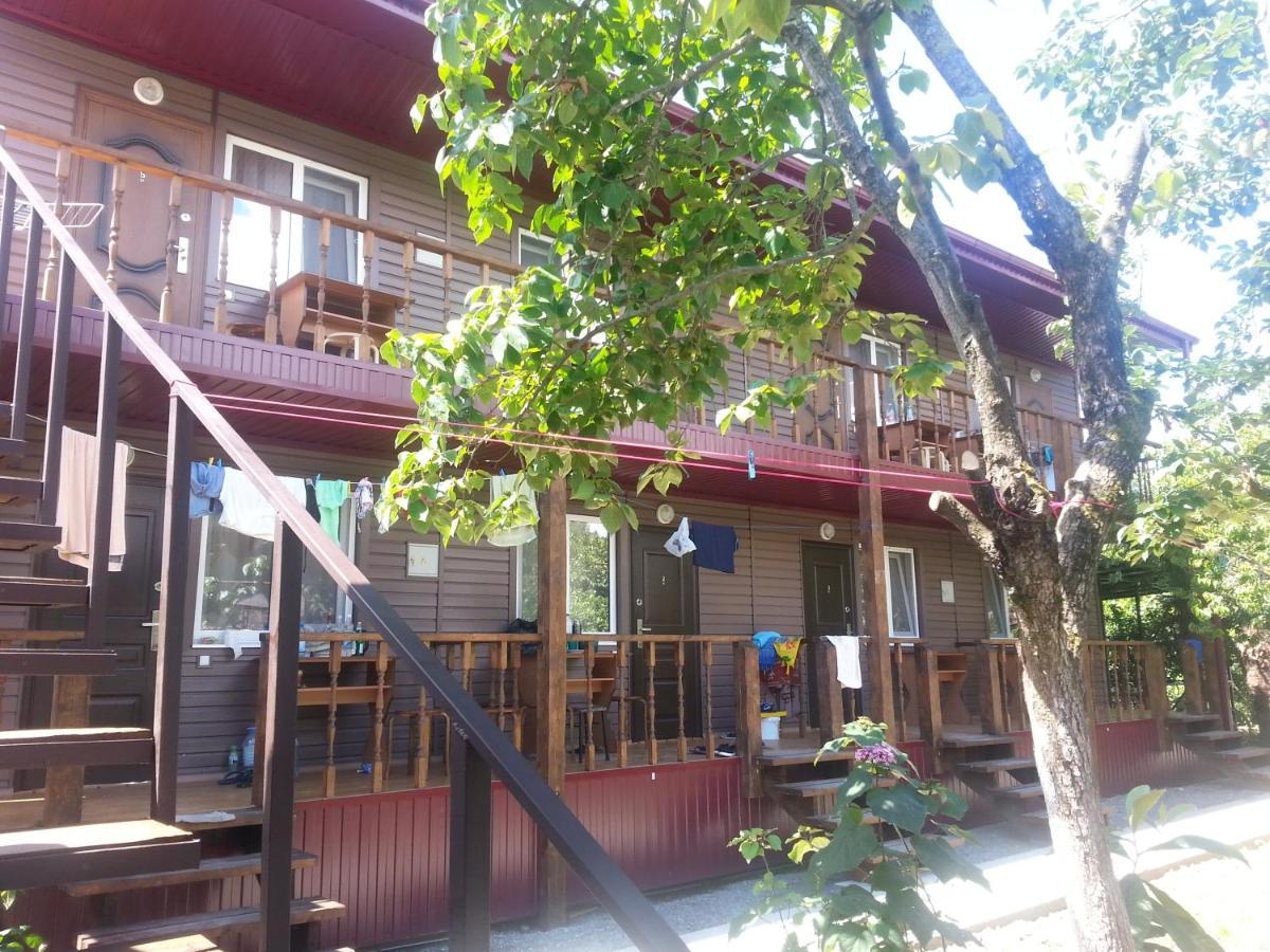 Guest House Yuzhnaya Palmira Pizunda Exterior foto